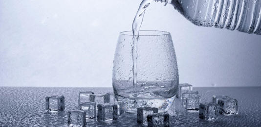 الماء المثلج