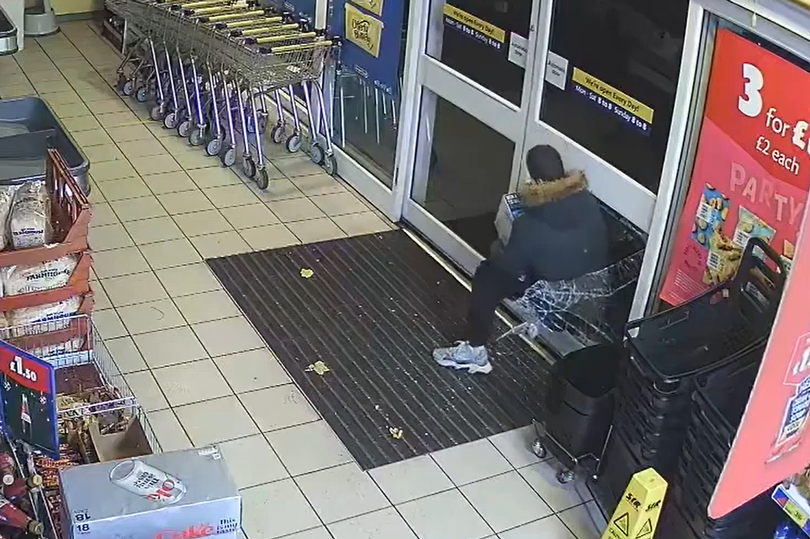 Thief caught on CCTV smashing window and stealing beer from Heron Foods ...