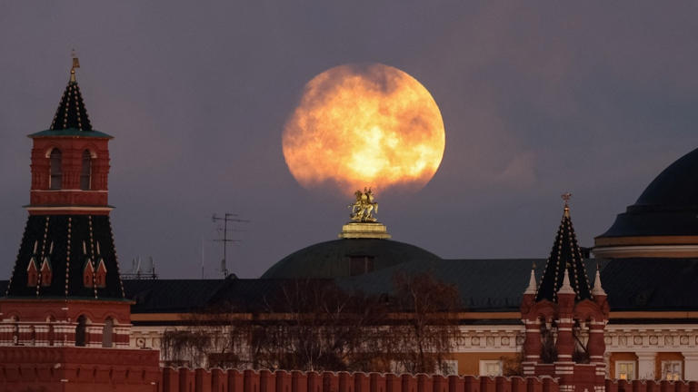 Supermoon secrets: Did the Moon really come close to Earth last night ...