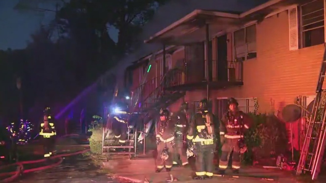 Families displaced by fire on MLK Jr. Drive in Atlanta