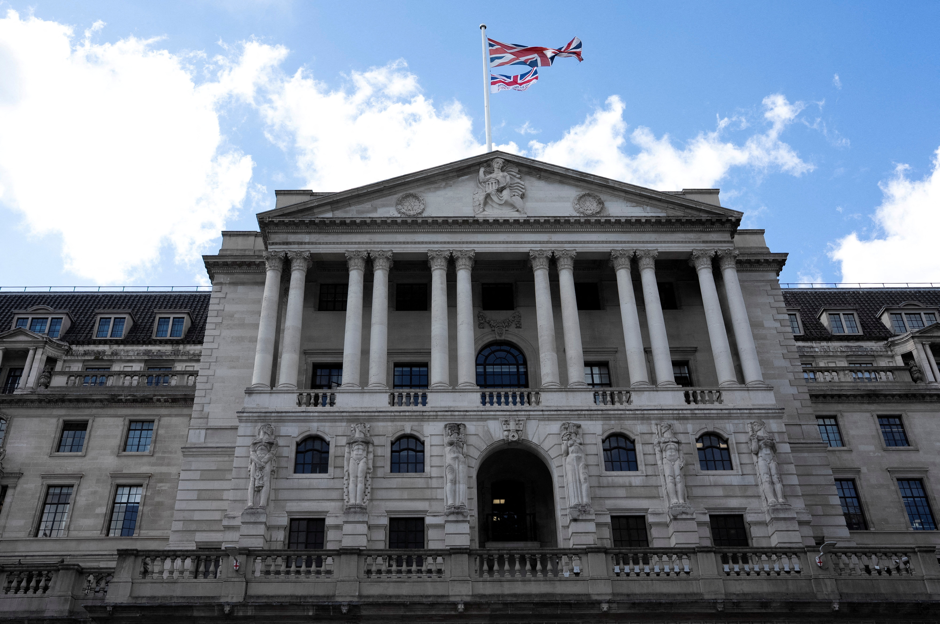 Bank of England holds interest rates at 4%