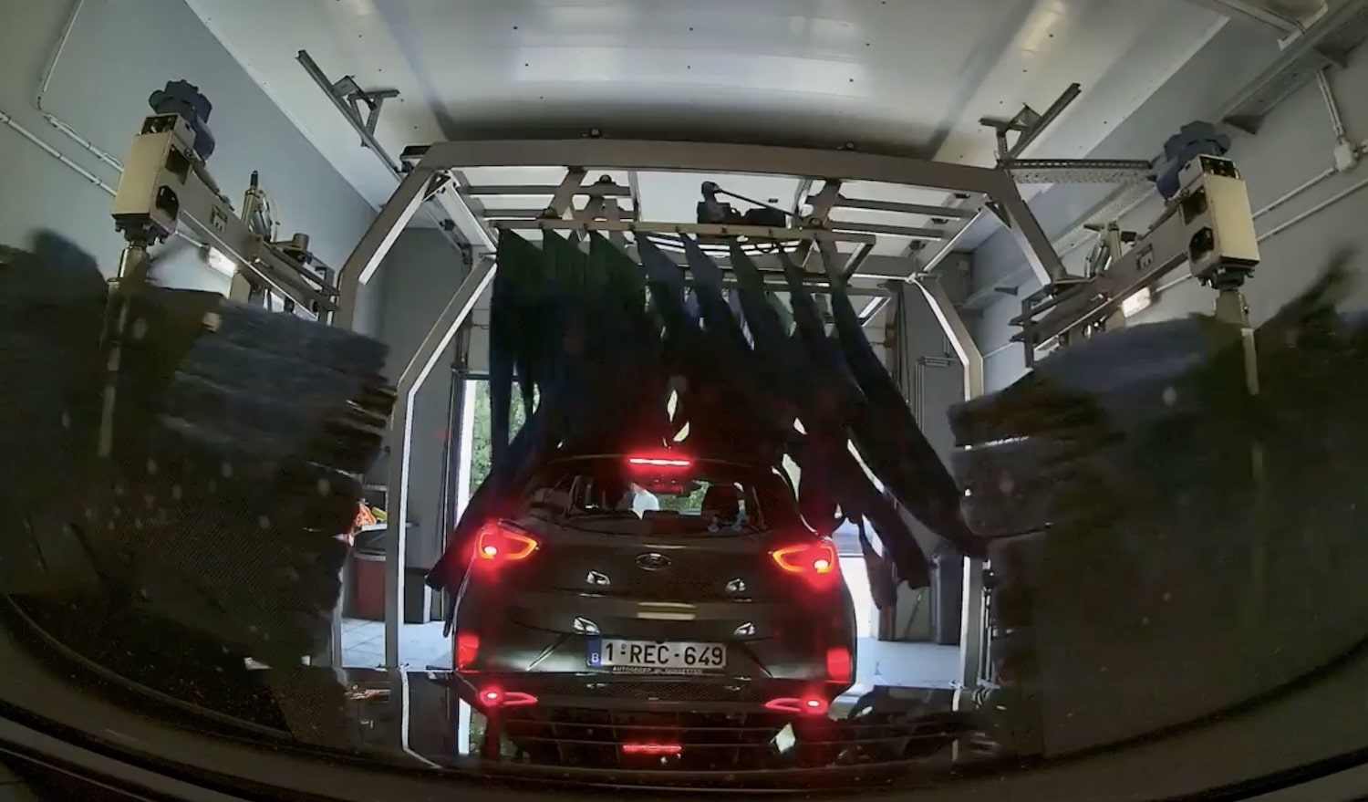 Ford Driver’s Car Wash Meltdown Caught On Camera