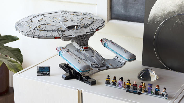 Set Phasers To Fun: LEGO's First Star Trek Set Is The Next Generation's ...