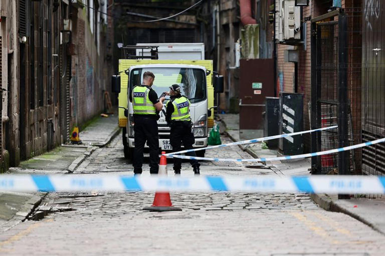 Man rushed to hospital after 'alleged stabbing' as Glasgow city centre ...