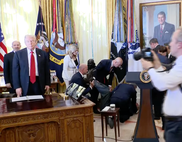 WATCH: Man Collapses During Oval Office Address As Press Is Rushed Out ...