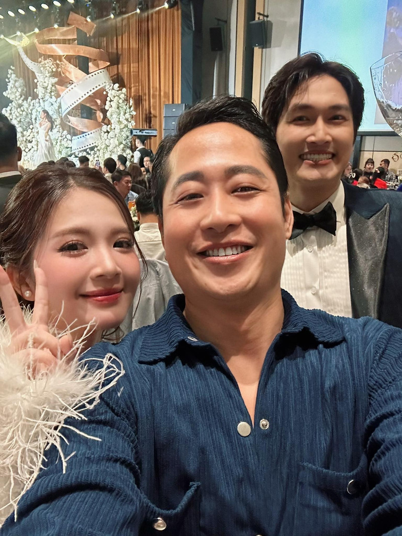 Ngọc Huyền liên tục khóc trong đám cưới với Đình Tú