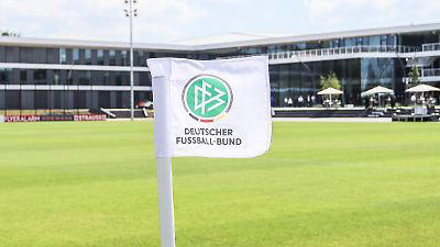 Moderne Optik zum 125. Jubiläum: DFB streicht Schwarz-Rot-Gold aus ...