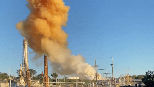Yellow Smoke Cloud Billows From Chemical Plant Explosion in Yazoo City