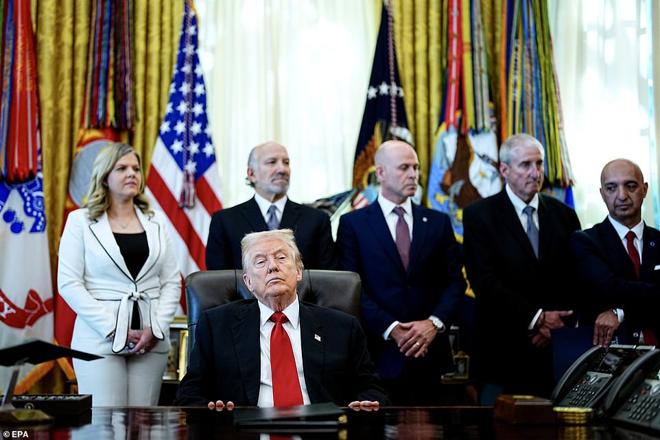 White House guest collapses in front of Trump