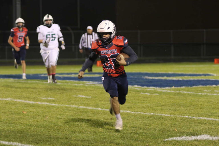 Caden Bucholtz named Tribune’s 2025 football standout athlete of the season