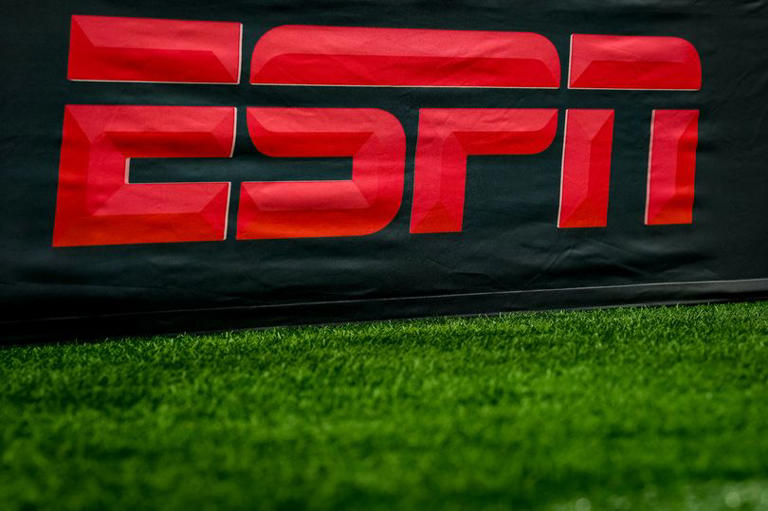 ESPN staying in gambling business despite pulling plug on sportsbook