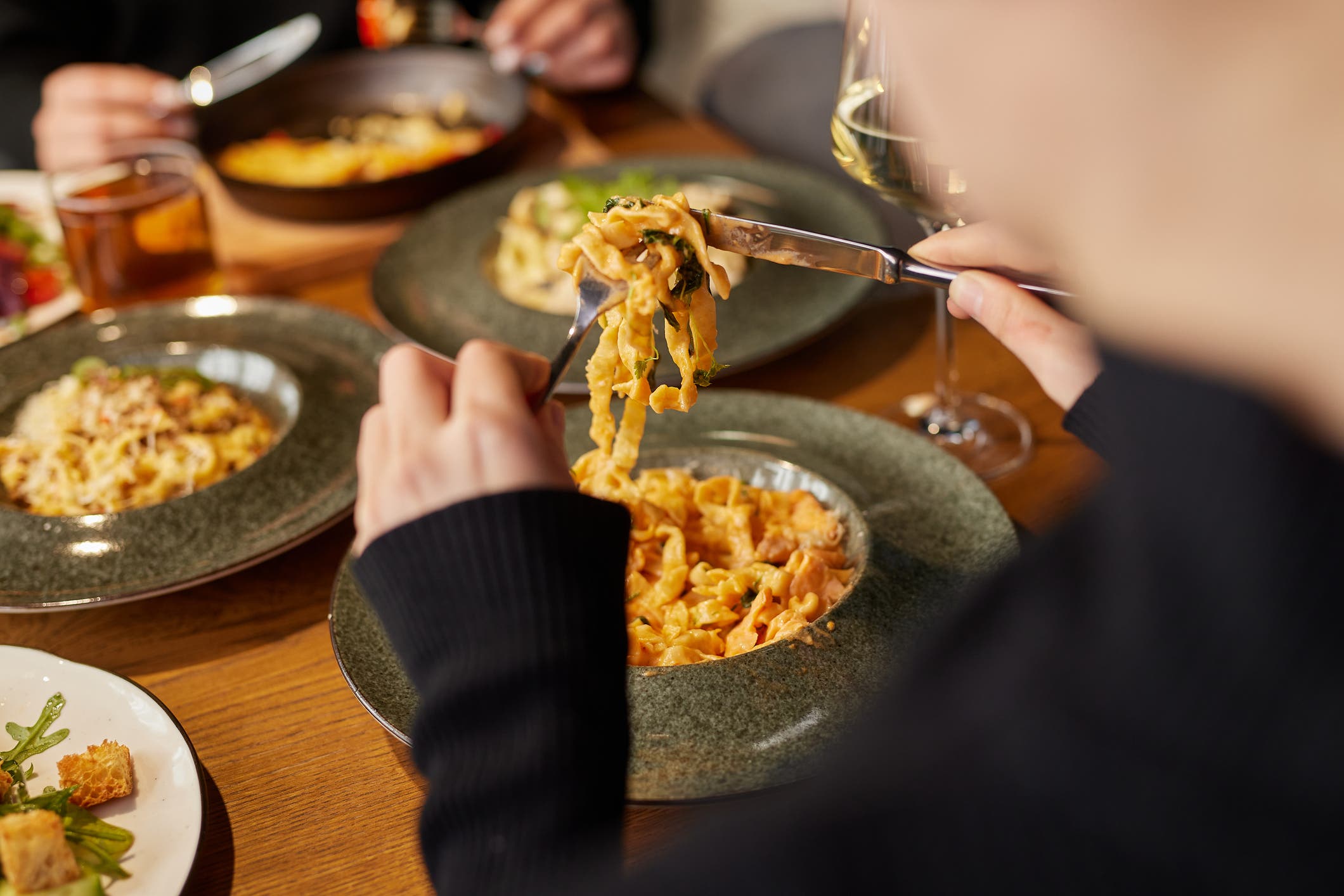 Woman's one restaurant ordering stance reveals unexpected class divide