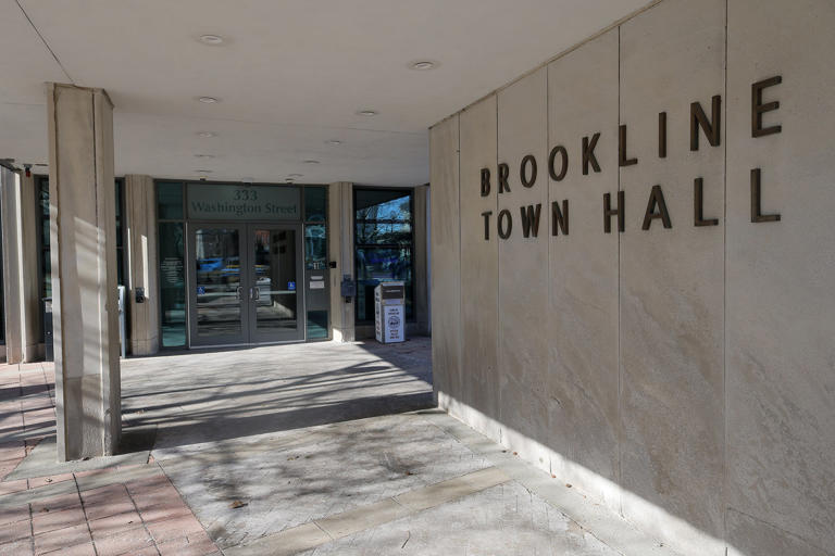 License plate reader cameras in Brookline? Readers say it’s a bad idea.
