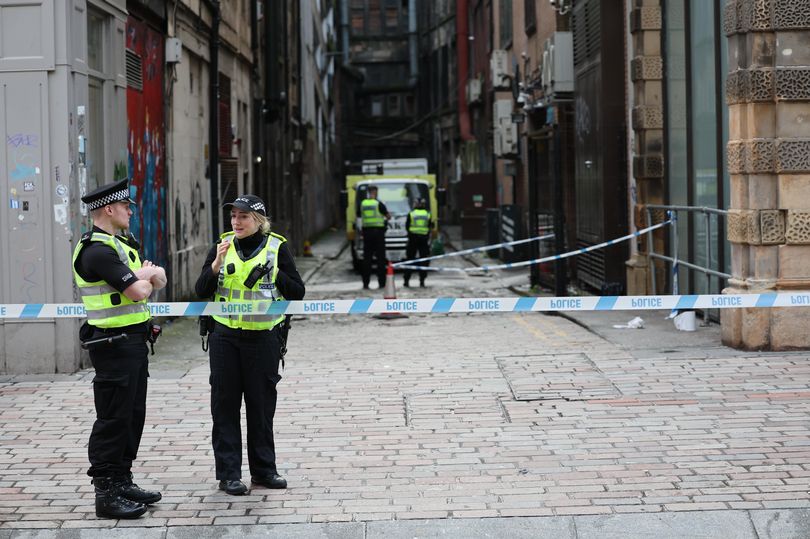Man rushed to hospital after 'alleged stabbing' as Glasgow city centre ...