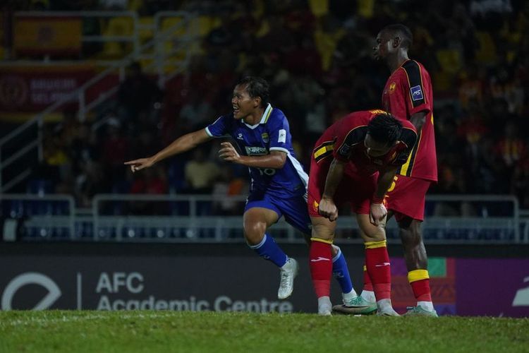 Momen Menarik Adam Alis Dihentikan Polisi Malaysia Usai Kemenangan Persib