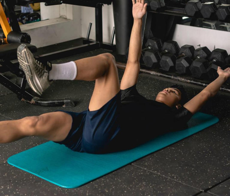How to Master the Dead Bug Exercise for Core Strength and Stability