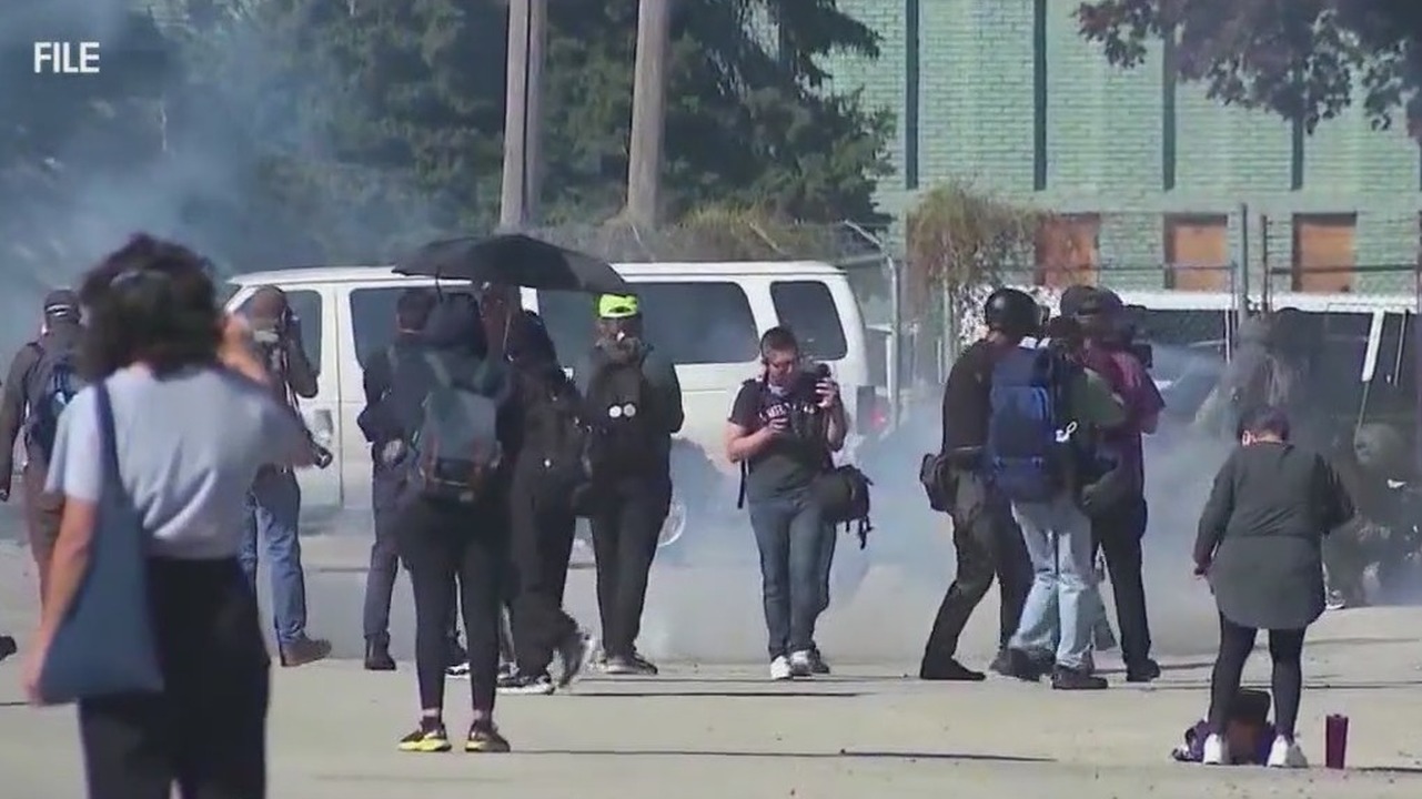 Judge limits use of force by federal agents across Chicago area in ...
