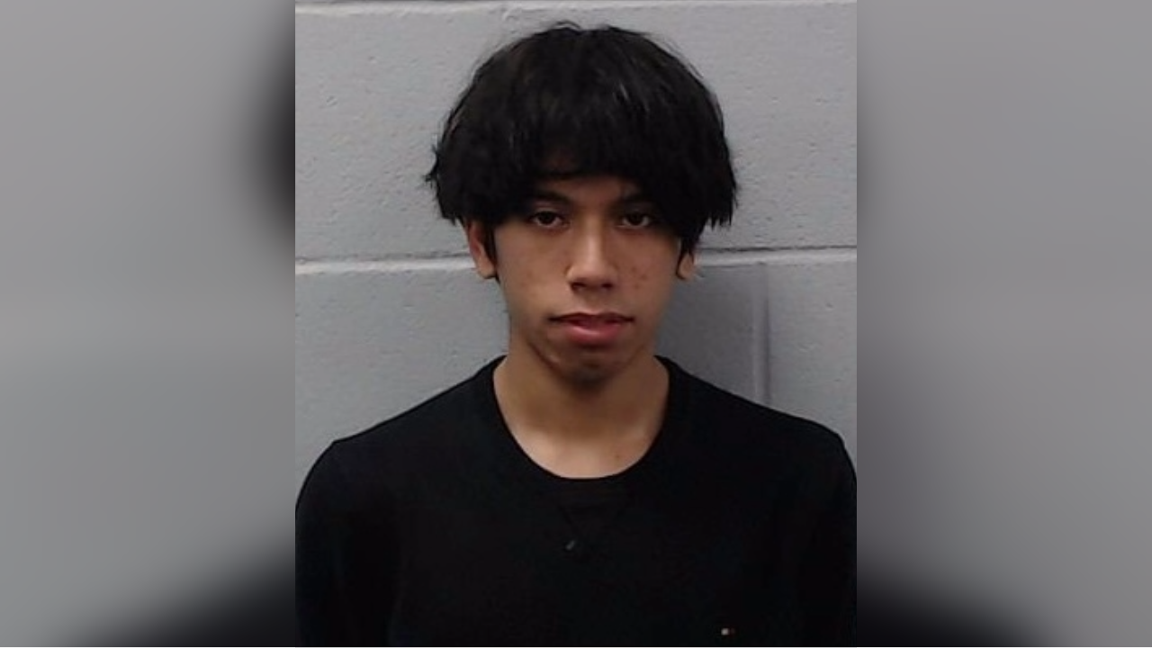 Man accused of sexually assaulting two juveniles; police say he met ...