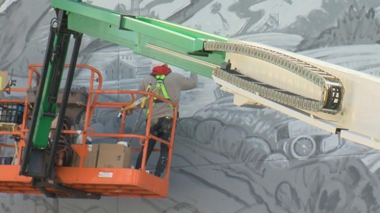 Helias alum Alex Eickhoff paints mural on High Street, honoring Jeff ...