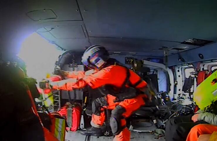 Coast Guard rescues 5 people from sinking Stonington sailboat hundreds ...