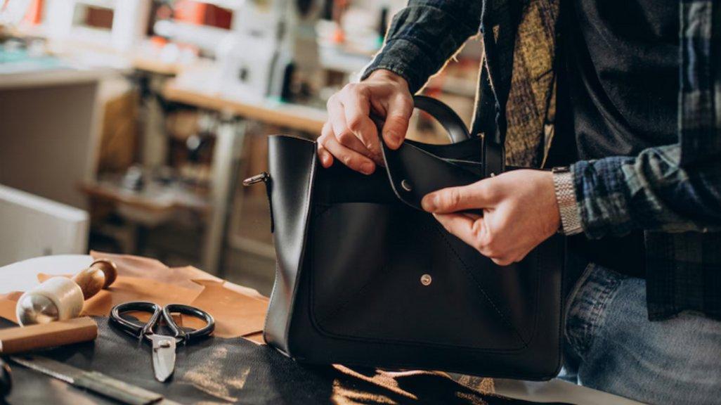 Cara Efektif Menghilangkan Noda Jamur pada Tas Kulit Tanpa Dicuci