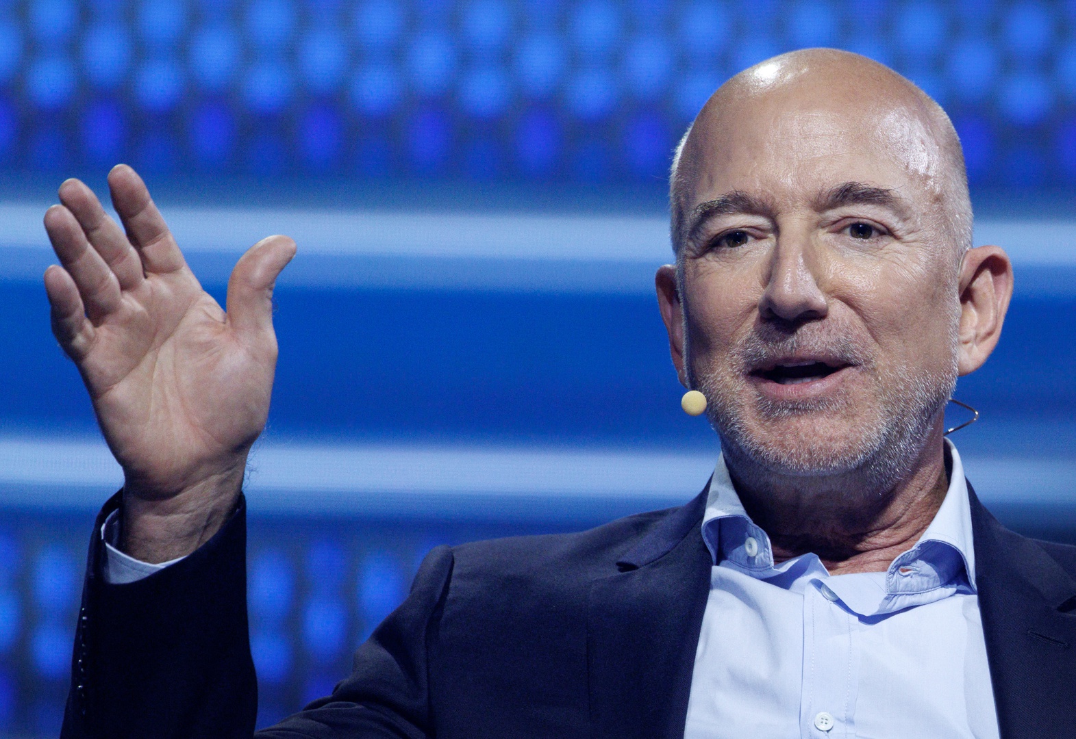 Jeff Bezos busca construir centros de datos en el espacio con su ...
