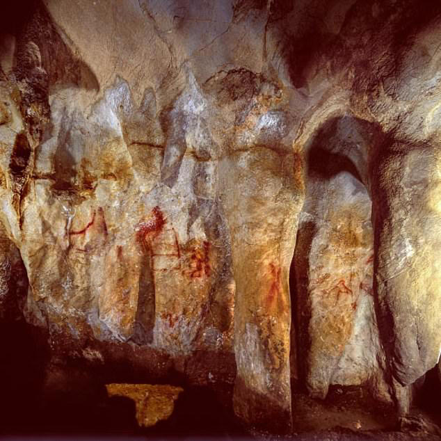 Discovery of 64,000-year-old cave art forces scientists to rethink ...