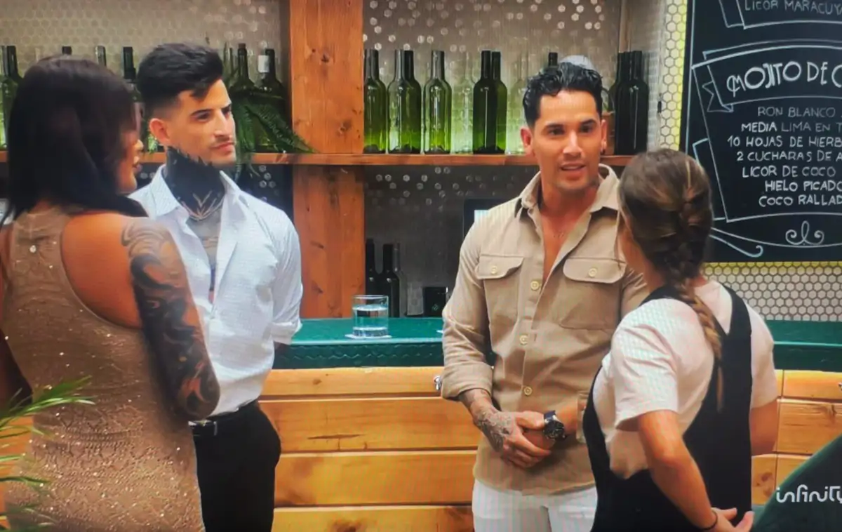 Lidia Santos, camarera de 'First Dates' se encuentra con alguien de su pasado en una cita: "Cuánto tiempo, Bryan"