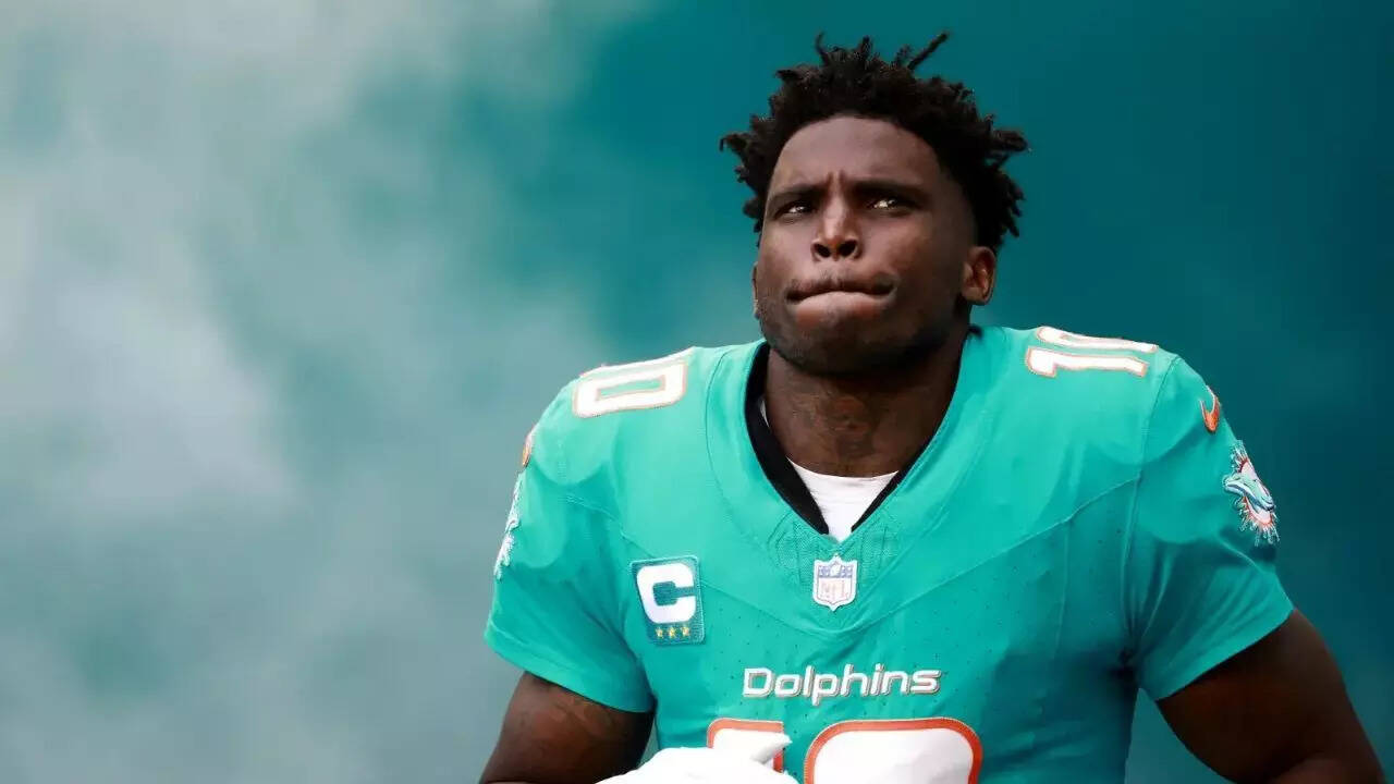 Tyreek Hill shocks fans by pursuing different career as knee injury