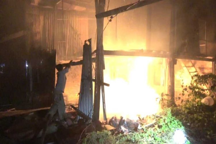 Pembakaran Rumah Akibat Tawuran di Tallo Makassar dengan Bom Molotov