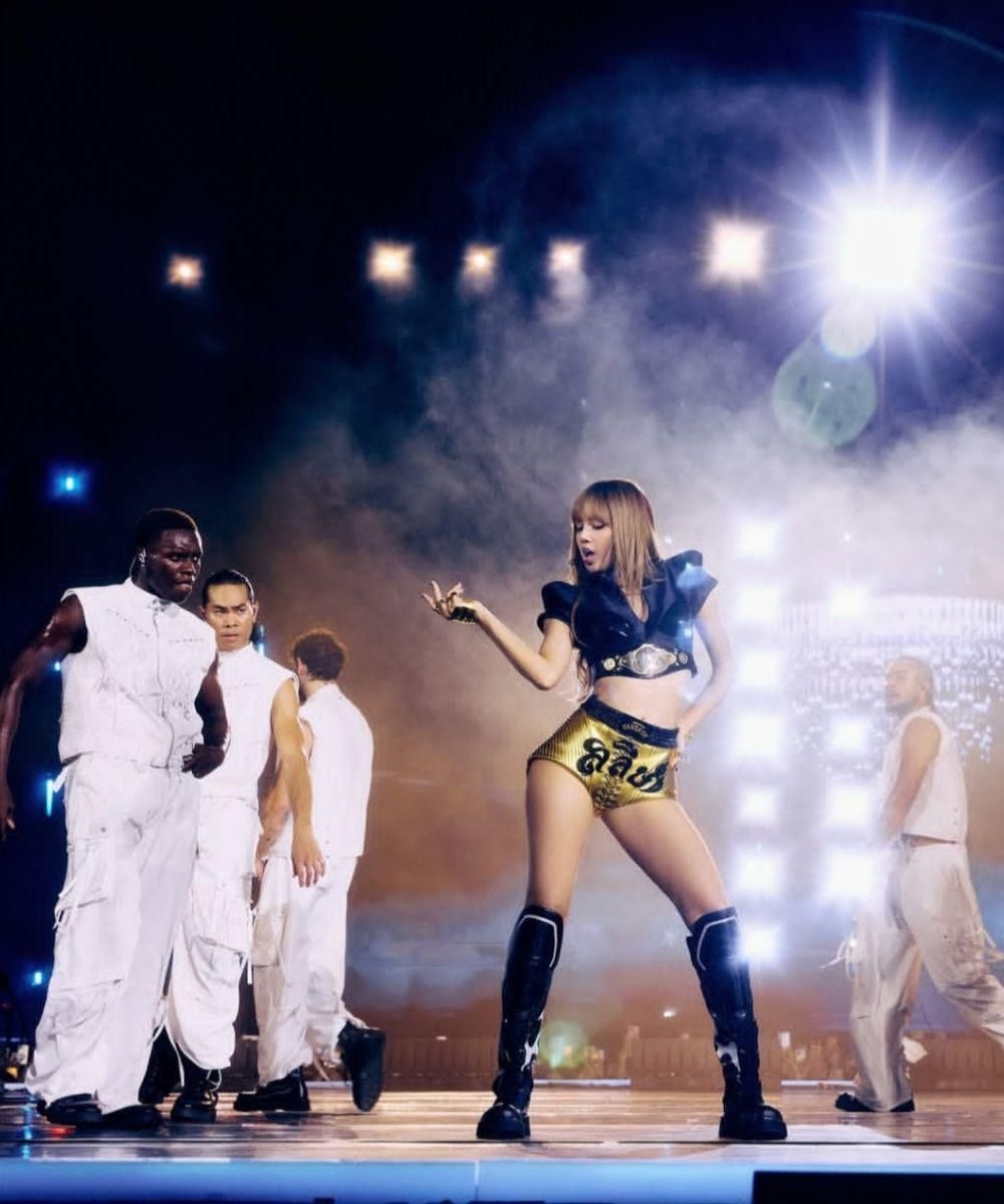Lisa BLACKPINK Tampil Mengguncang dengan 