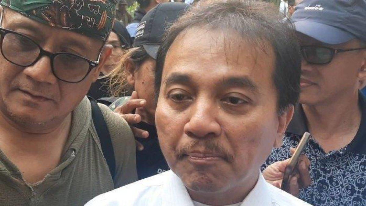 POLEMIK IJAZAH JOKOWI - Purnawirawan Polri Brigjen Pol (Purn) Siswandi secara terbuka menantang Roy Suryo melakukan sumpah pocong terkait tudingan ijazah palsu Presiden ke-7 RI Joko Widodo. Ia bahkan menyatakan siap menanggung biaya pelaksanaan sumpah pocong tersebut. (KOMPAS.COM/YUSTINUS WIJAYA KUSUMA)