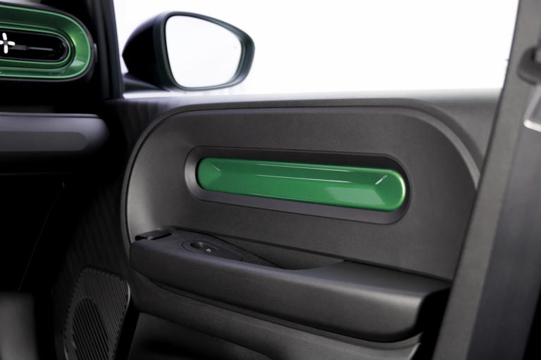 nuova-renault-twingo-interni-e-bagagliaio-della-city-car-elettrica