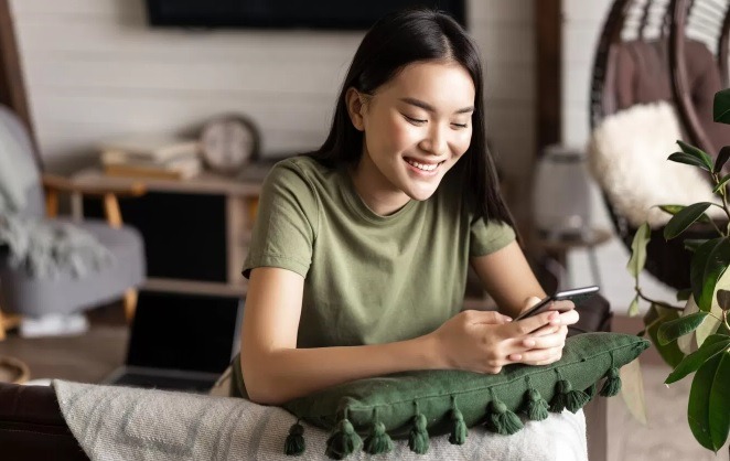 Di Balik Senyuman, Banyak Orang Tersembunyi Kesepian