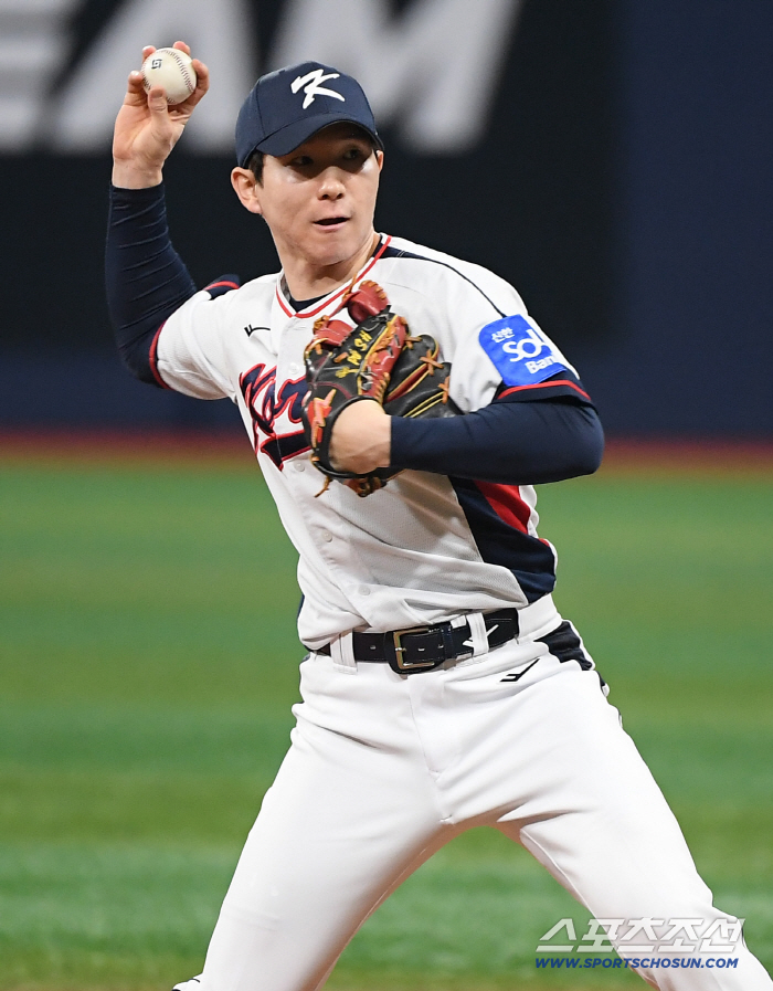 대표팀 주전 유격수 경쟁에서 어필하는 박성한의 수비 훈련