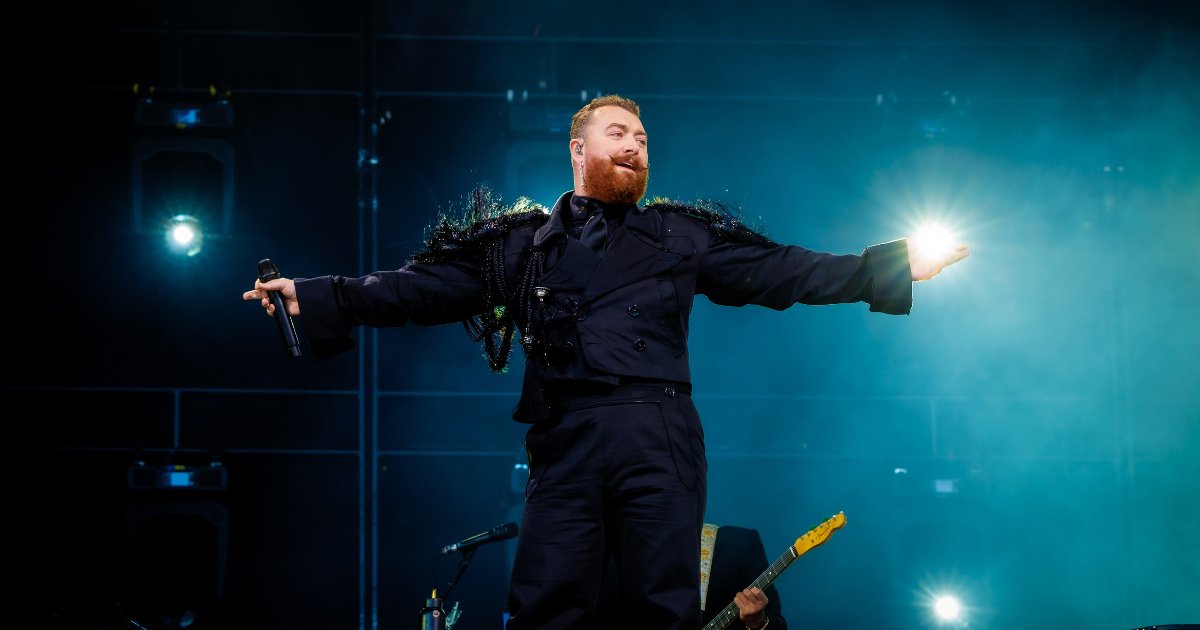 Sam Smith recalls undergoing liposuction at 13 after getting bullied(01)