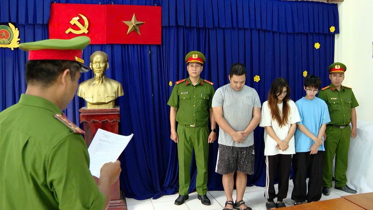 Ly kỳ thủ đoạn của tài xế taxi 'gài' ma túy lên xe đồng nghiệp để báo công an bắt