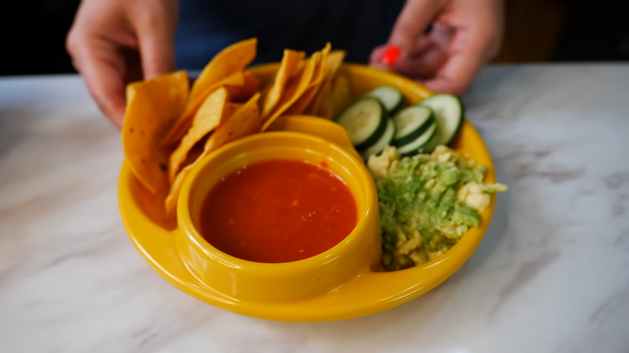 How to Make Authentic Salsa Roja with Crispy Chip