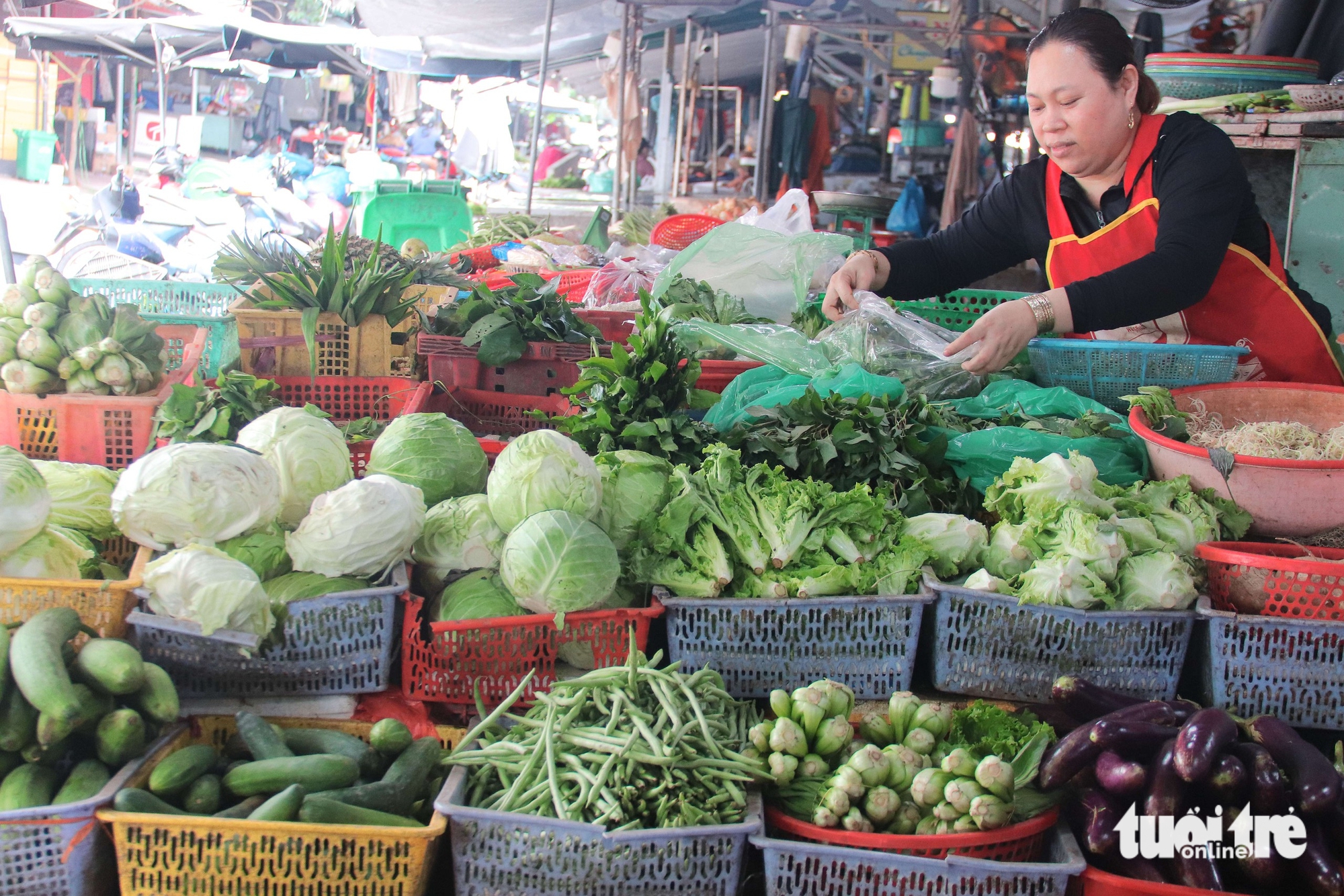 Đà Nẵng: Giá rau xanh leo thang sau mưa lũ