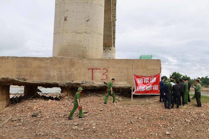 Khởi tố vụ án cầu Sông Lô hư hỏng, trơ lõi thép