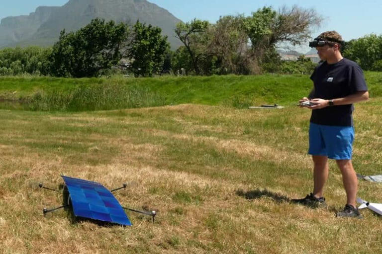 Un ingénieur dévoile un drone solaire capable de voler indéfiniment ...