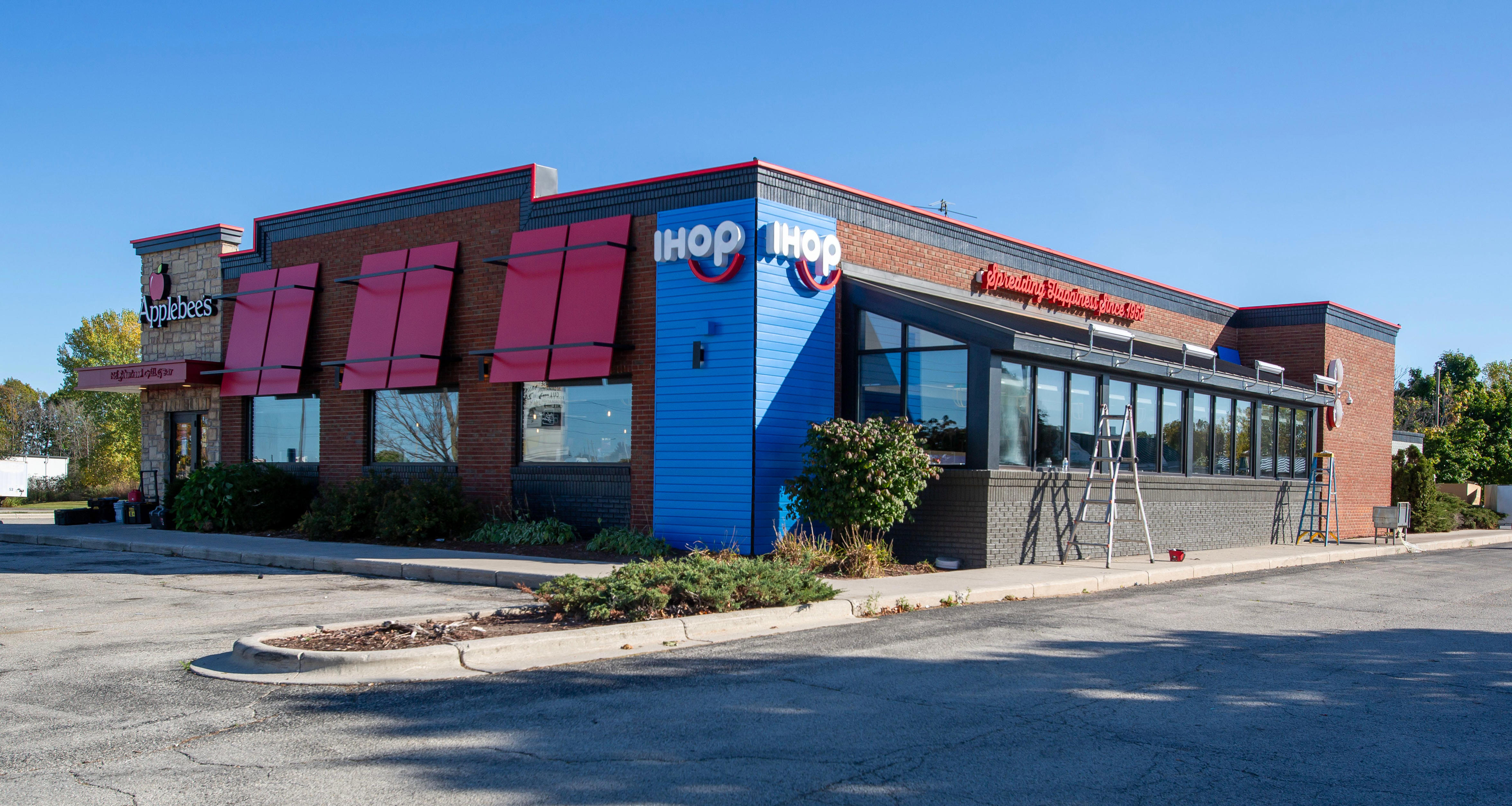 Latest on Applebee #39 s/IHOP and more top Manitowoc business news from October