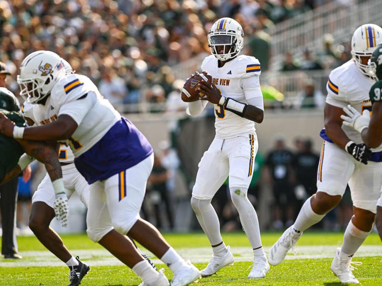 Texas football team wants to be a threat to your homecoming