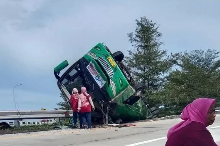 Kronologi Bus Wisata Terguling di Tol Pemalang, 4 Tewas dan Puluhan Luka-Luka, Diduga Rem Blong