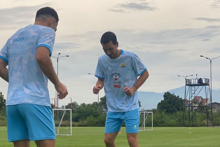 Persib Bandung Siap Lawan Persis Solo, Thom Haye Kembali, Barros Janjikan Kemenangan untuk Bobotoh