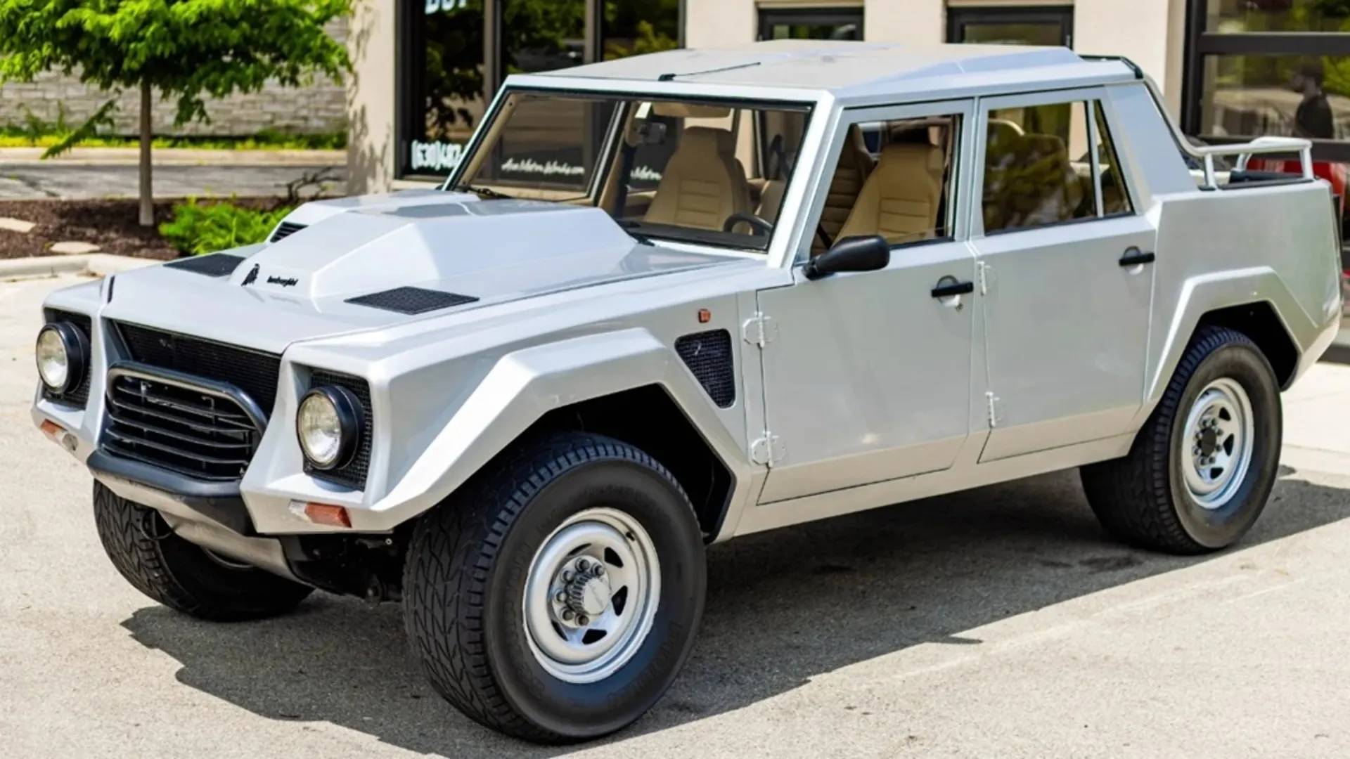 Eén van de 301 exemplaren van de ‘Rambo Lambo’ is te koop verschenen