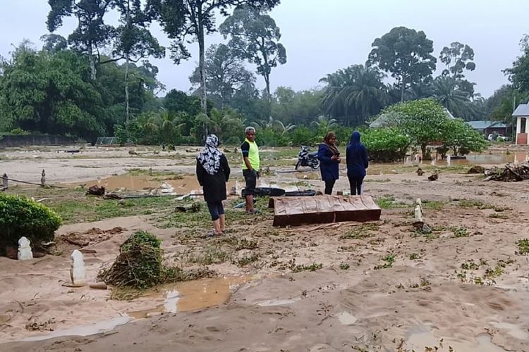 [UNIK GLOBAL] Banjir Hancurkan Kuburan | Maskapai Minta Surat Cuti dari Pramugari yang Meninggal