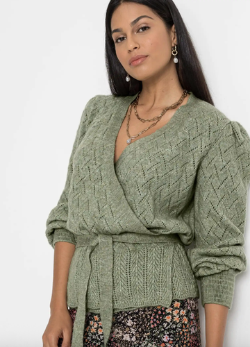 Statt Oversized: Dieser taillierte Pullover macht so eine schöne Figur