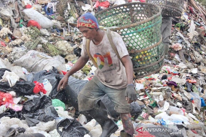 Bahaya Mikroplastik dari Pembakaran Sampah Jakarta Diungkap