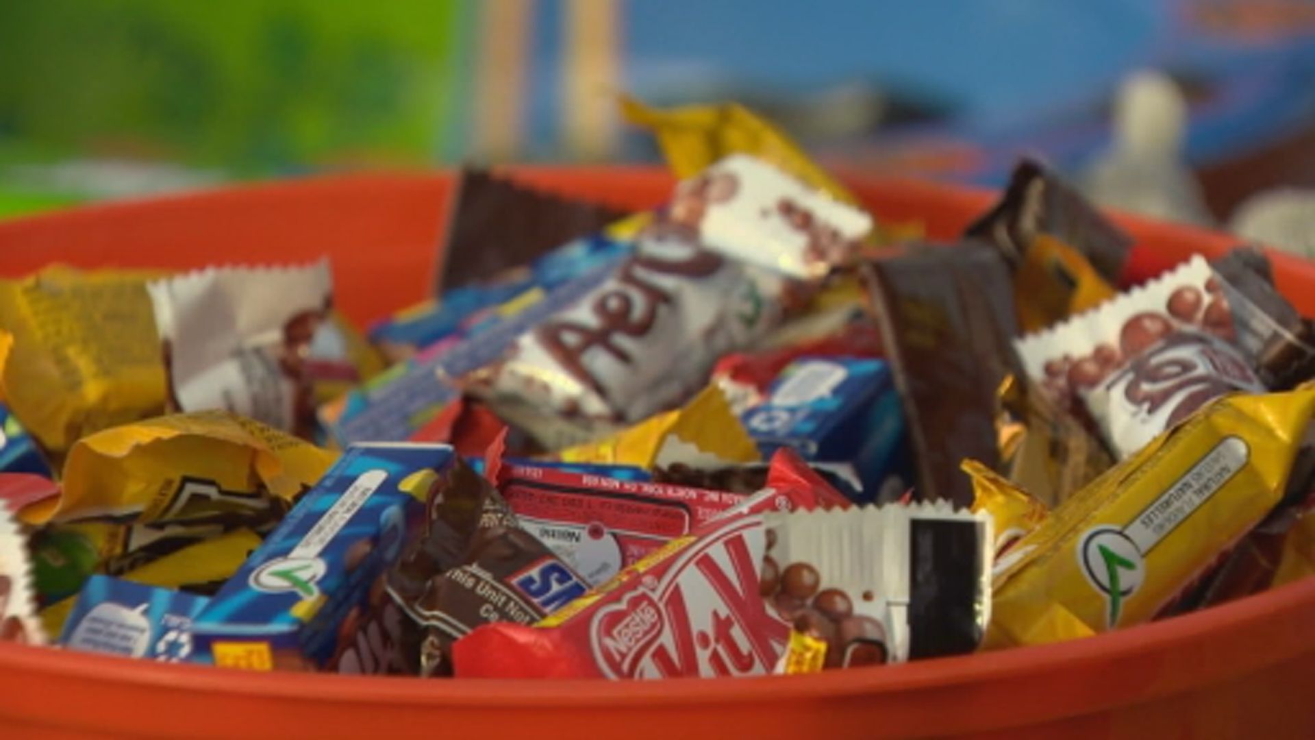Canadians spooked by high chocolate prices this Halloween